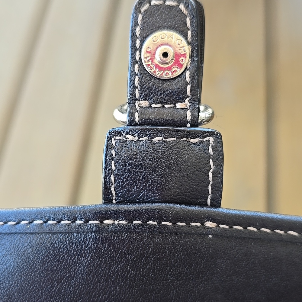 Coack Dark Cocoa Leather Wristlet Clutch w/Stiching & Buckle Accent Great Cond.! - Picture 5 of 7